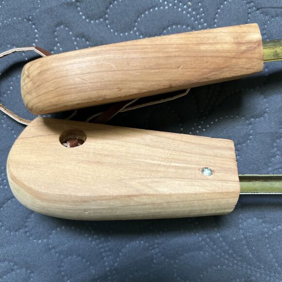 Moneysworth & Best Men's Cedar Shoe Tree - Hook Heel / Split Toe (1 Pair) M NWOB - Picture 10 of 11